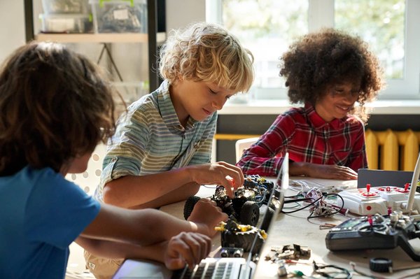 Comment initier les enfants à la technologie ?